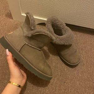 brown short uggs